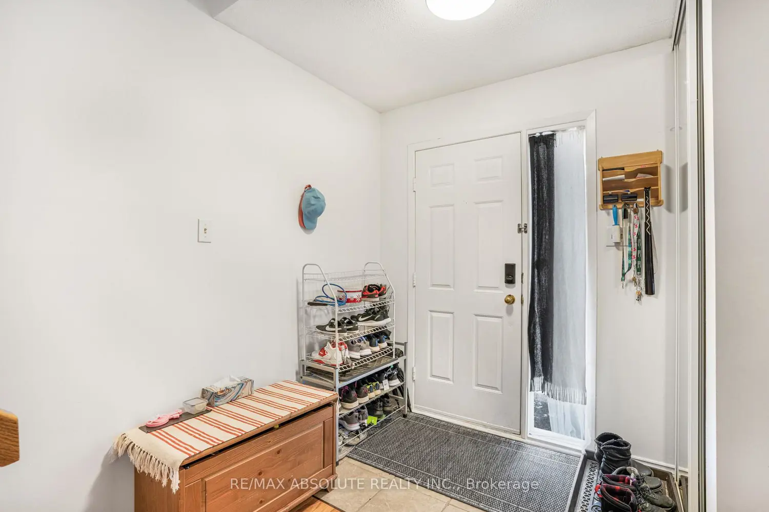 677 Mathieu Way photo 3