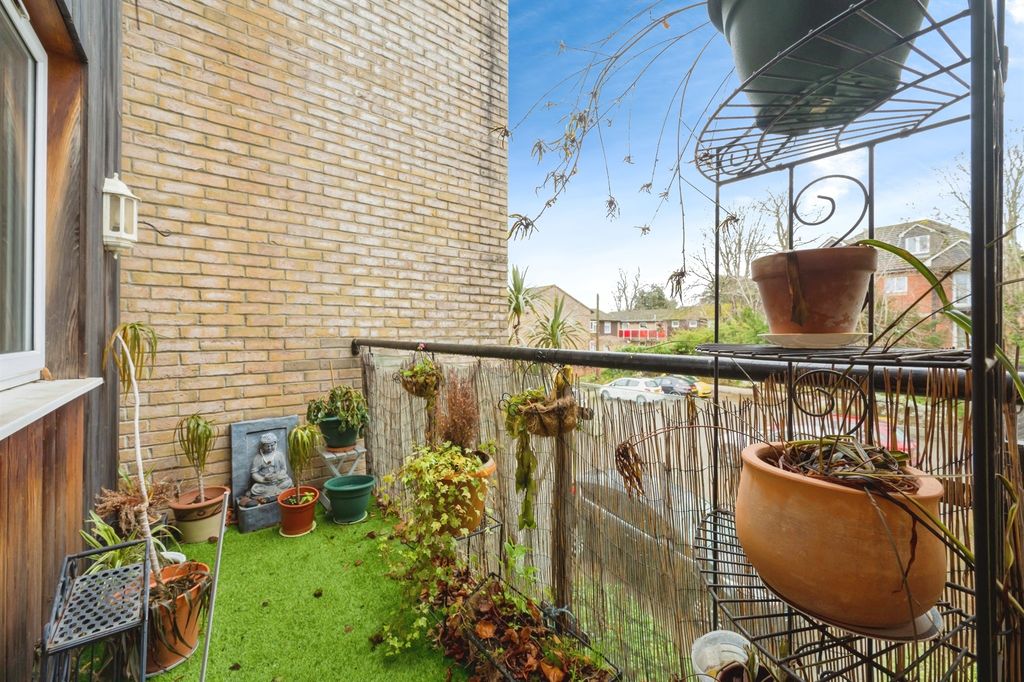 Additional image 8 of 2 bed flat for saleRegents Park Road, Southampton SO15