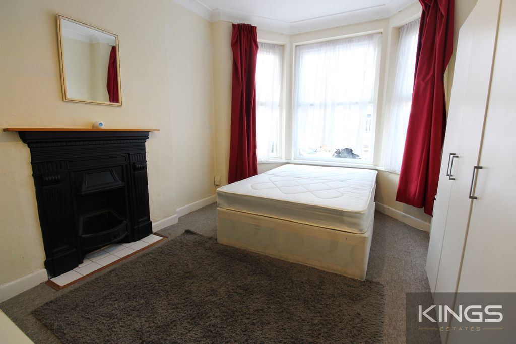 Additional image 27 of 4 bed semi-detached house for saleDevonshire Road, Southampton SO15