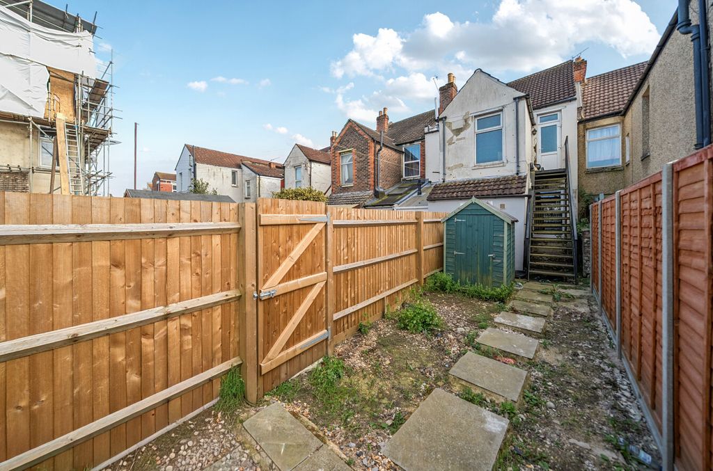 Additional image 11 of 2 bed flat for saleDerby Road, Portsmouth, Hampshire PO2