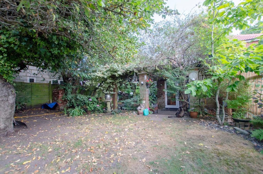 Additional image 11 of 2 bed cottage for salePortsmouth Road, Southampton SO19
