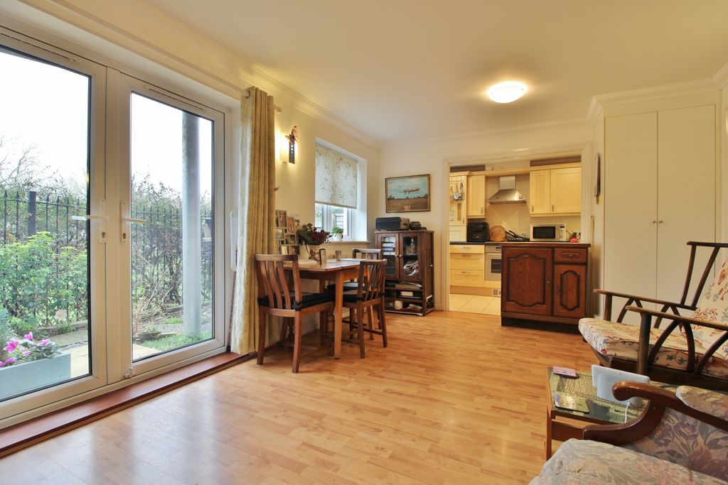 Additional image 8 of 2 bed flat for saleBransbury Mews, 161 Henderson Road, Southsea PO4
