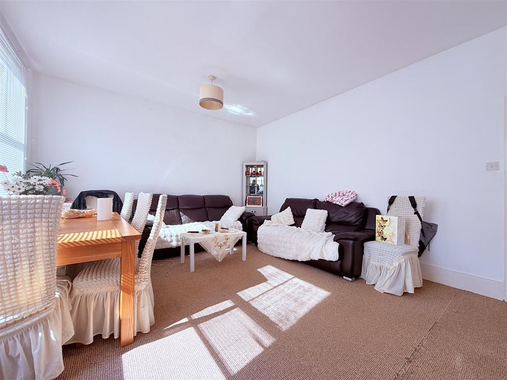 Additional image 5 of 3 bed flat for saleWoodthorpe Road, Ashford TW15