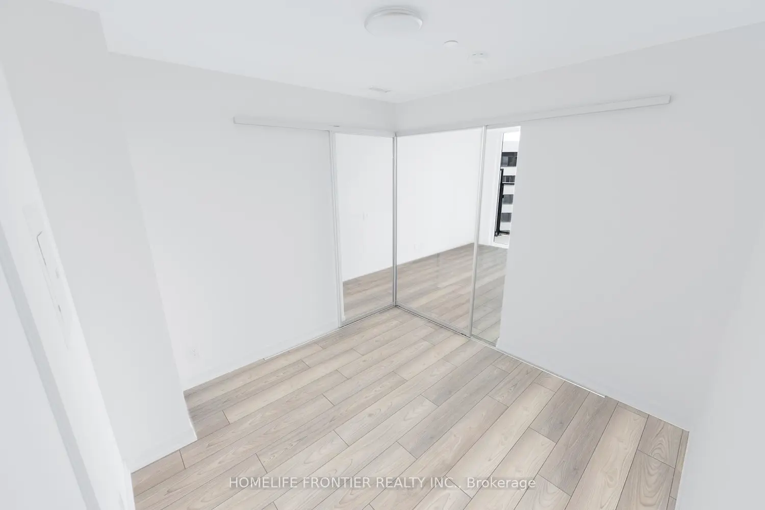 Additional image 13 of 285 Dufferin Street 505