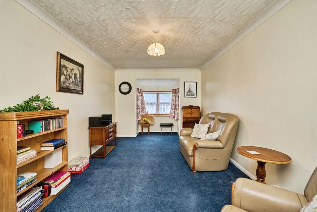 Additional image 6 of 2 bed maisonette for saleMedina Avenue, Newport, Isle Of Wight PO30