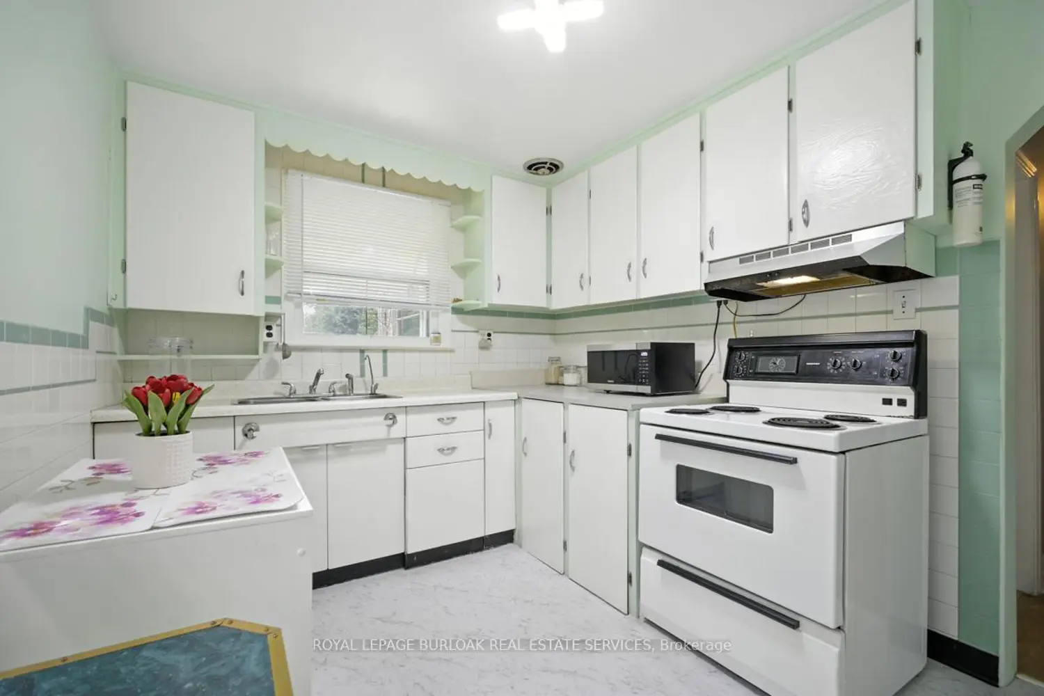 Additional image 6 of 2718 Upper James Street