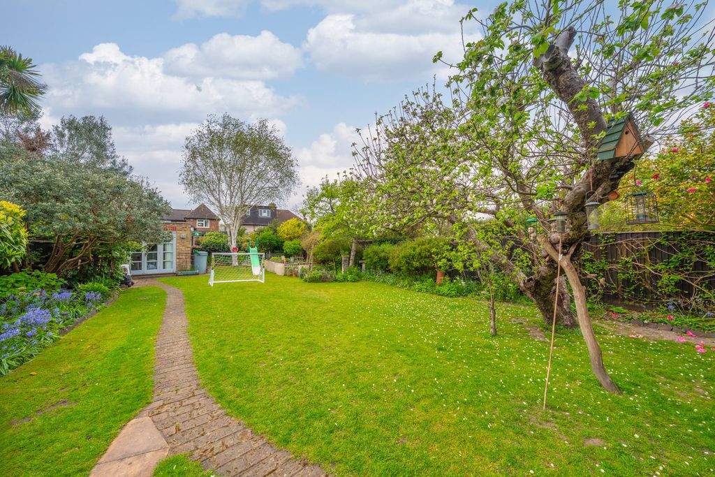 Additional image 4 of 4 bed semi-detached house for saleParkland Grove, Ashford TW15