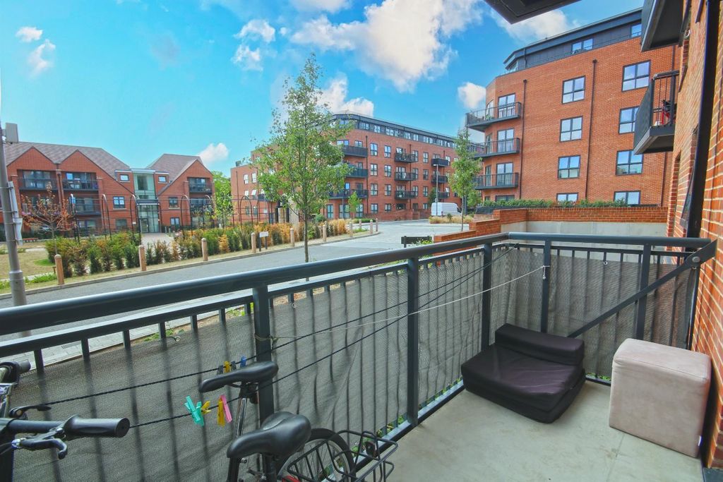 Additional image 14 of 2 bed flat for sale5 Pitcher Lane, Ashford TW15