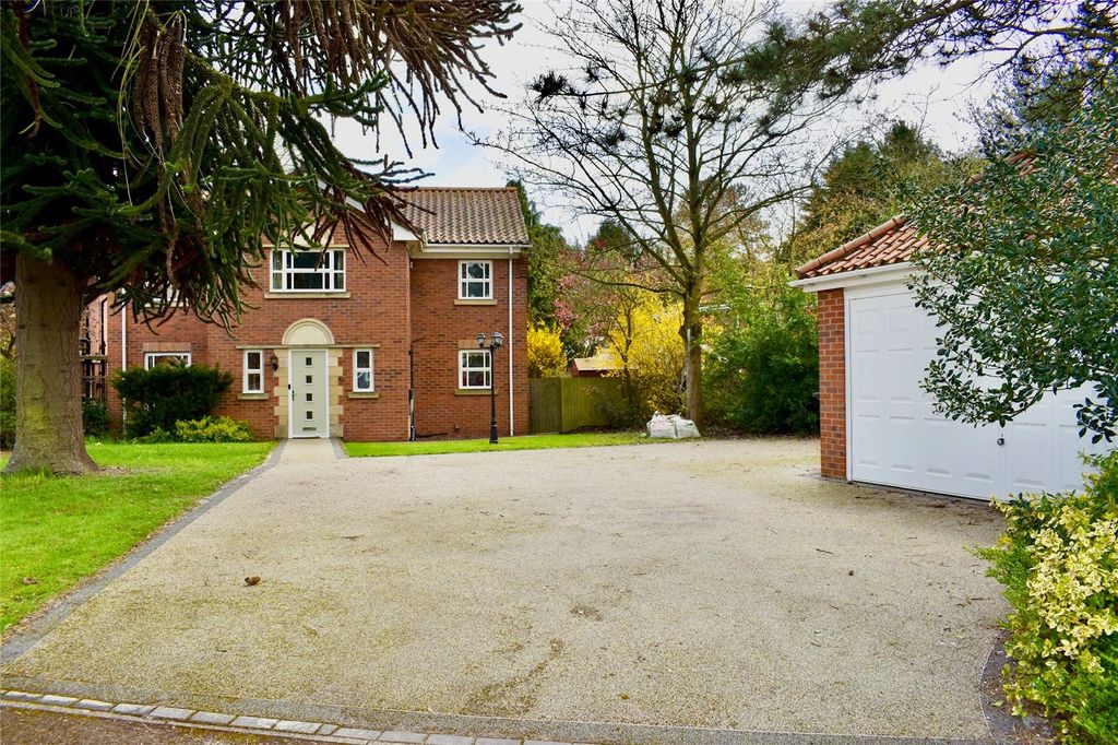 4 bed detached house for saleAsfordby Place, Melton Mowbray, Leicestershire LE14