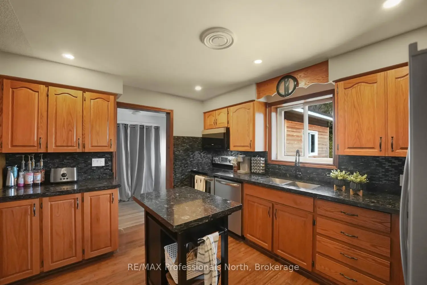 1123 Harcourt Road photo 5