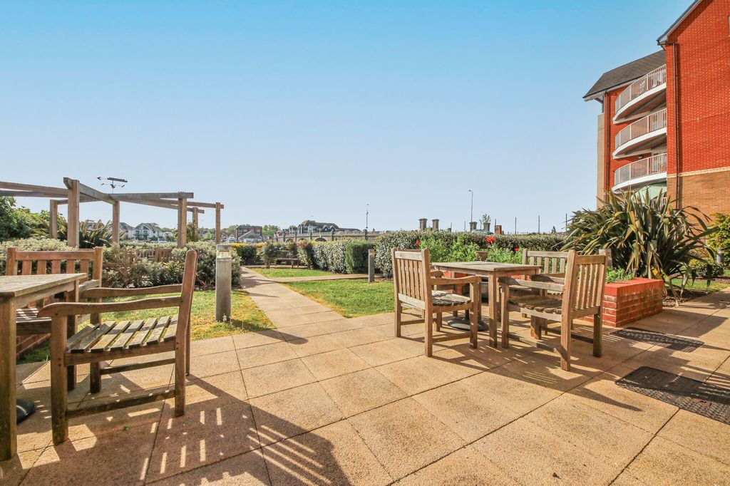 Additional image 12 of 2 bed flat for sale100 Riverdene Place, Bitterne Park SO18