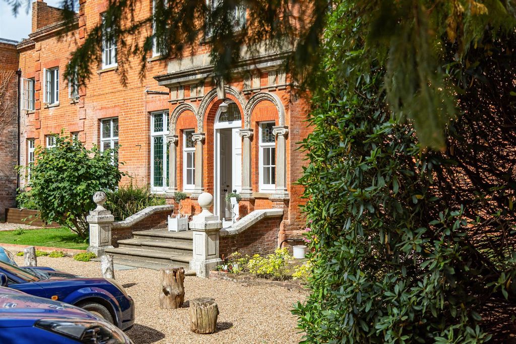 4 bed property for saleLavershot Hall, Windlesham GU20