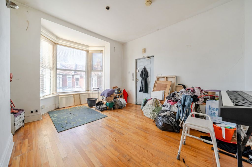 Additional image 2 of 3 bed flat for saleWaveley Court, Waverley Grove, Southsea, Hampshire PO4
