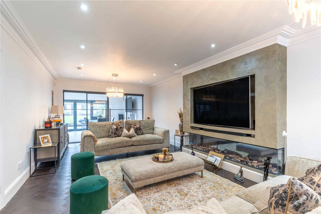 Additional image 4 of 5 bed semi-detached house for saleKings Avenue, Woodford Green IG8