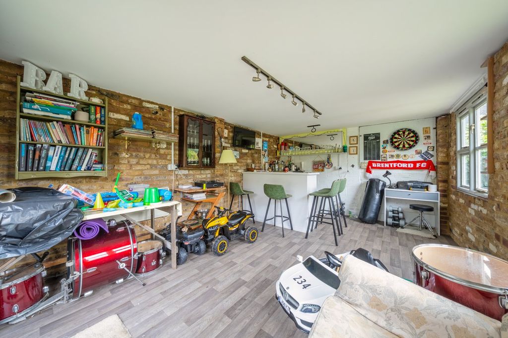Additional image 20 of 4 bed semi-detached house for saleParkland Grove, Ashford TW15