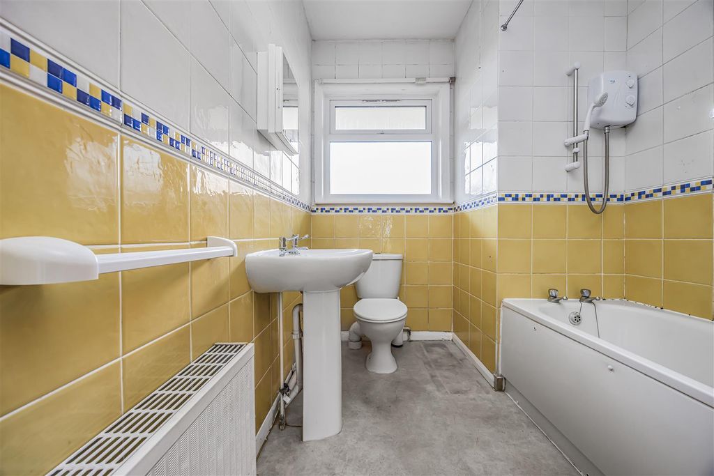 Additional image 3 of 2 bed flat for saleLondon Road, Portsmouth PO2