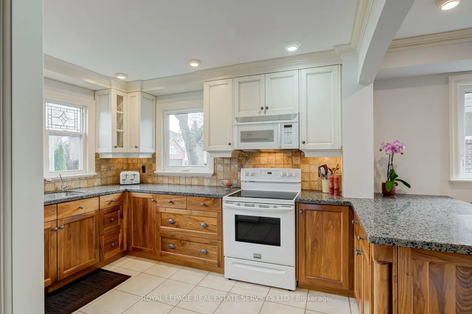 Additional image 9 of 716 Cameron Court