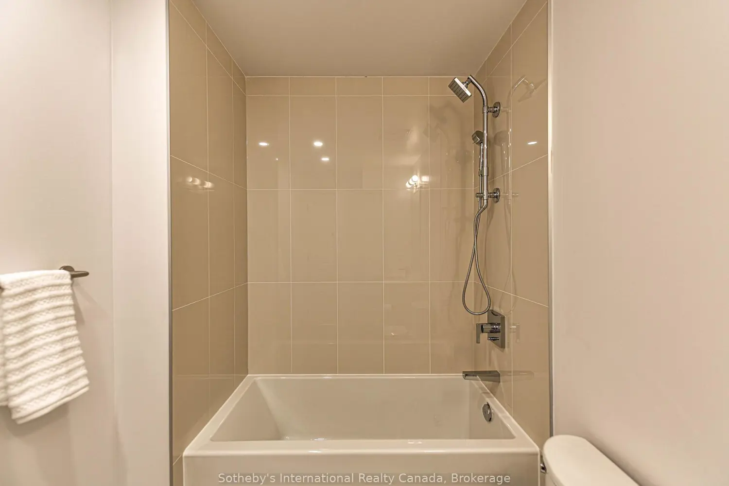 Additional image 10 of 415 Sea Ray Avenue 437