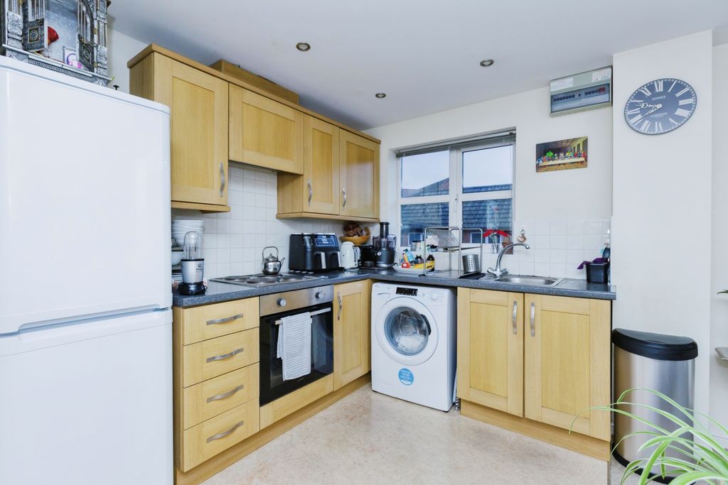 Additional image 12 of 2 bed flat for saleKepwick Road, Hamilton, Leicester, Leicestershire LE5