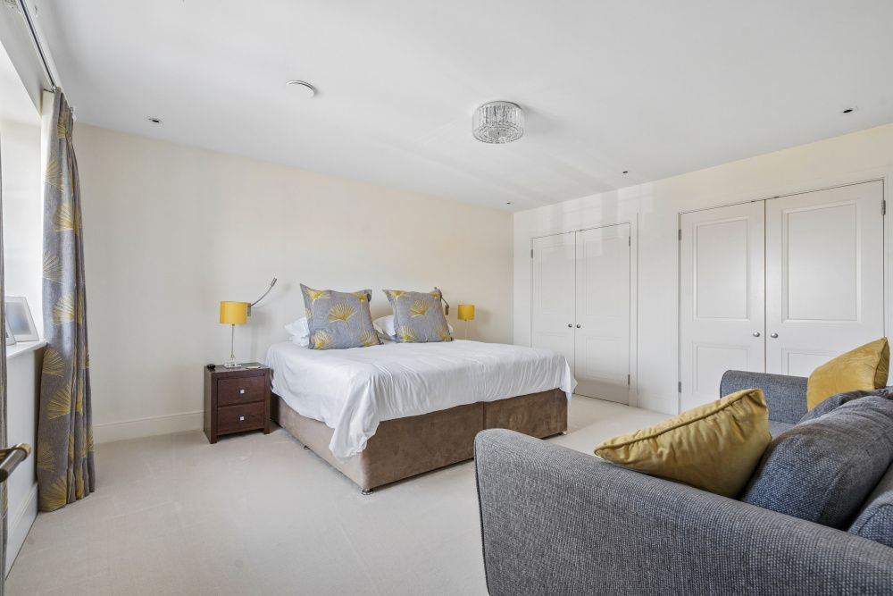 Additional image 16 of 6 bed detached house for saleThe Vale, Wokingham RG40