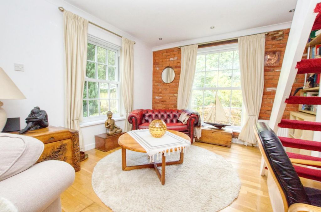 Additional image 3 of 2 bed cottage for salePortsmouth Road, Southampton SO19