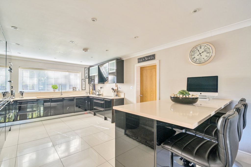 Additional image 13 of 6 bed detached house for salePyrford, Surrey GU22