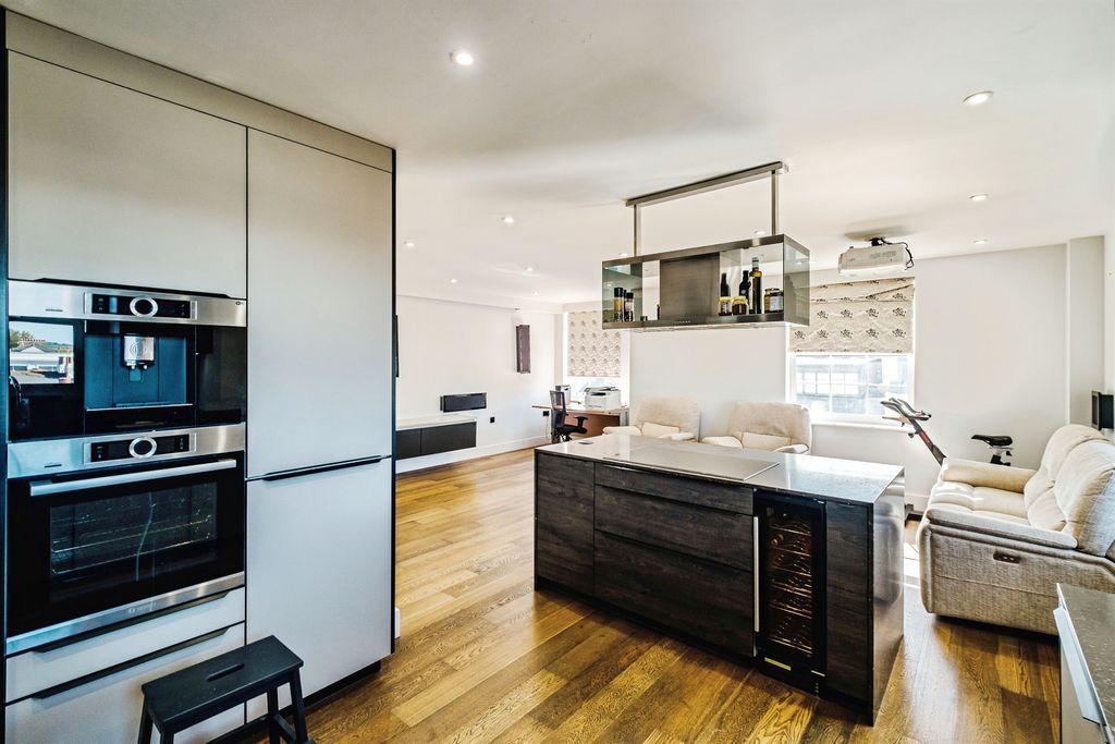 Additional image 8 of 2 bed flat for saleMarine Parade, Worthing BN11