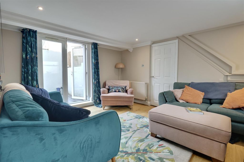 Additional image 11 of 2 bed flat for saleClarence Parade, Southsea PO5