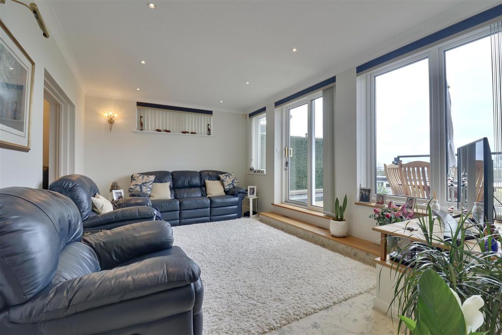 Additional image 5 of 3 bed detached house for saleBlake Road, Drayton, Portsmouth PO6