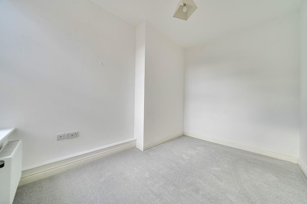 Additional image 6 of 2 bed flat for saleCopnor Road, Portsmouth PO3