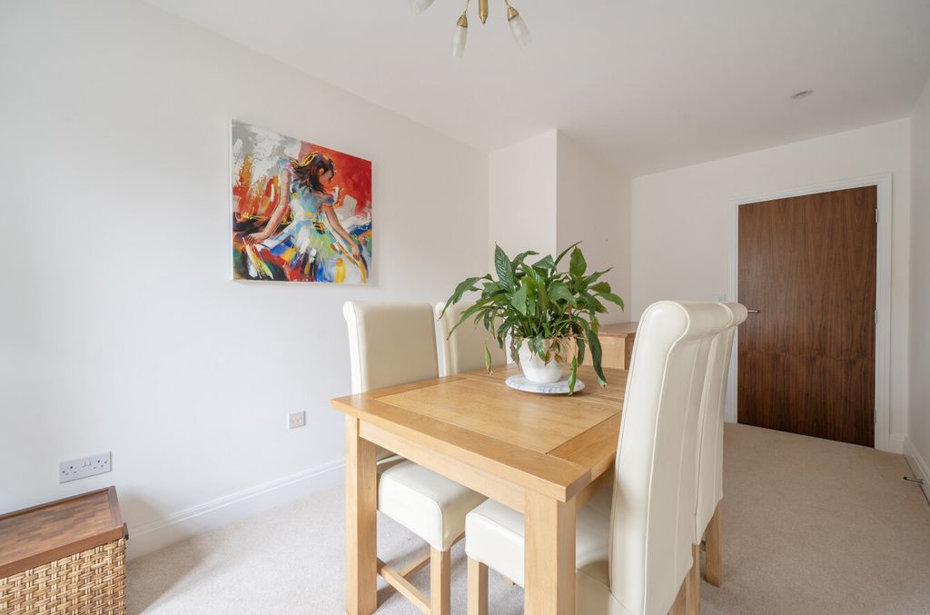Additional image 17 of 2 bed flat for saleWoolf Drive, Wokingham, Berkshire RG40