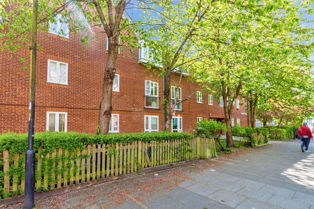 Additional image 4 of 2 bed flat for saleShirley Road, Southampton, Hampshire SO15