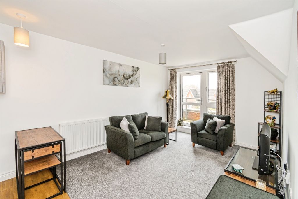 2 bed flat for saleMoore Close, Southampton SO15 photo 2