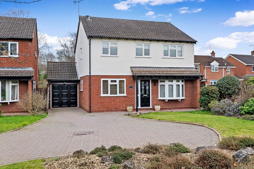 4 bed detached house for sale14 Millbrook Close, Worcester. WR3