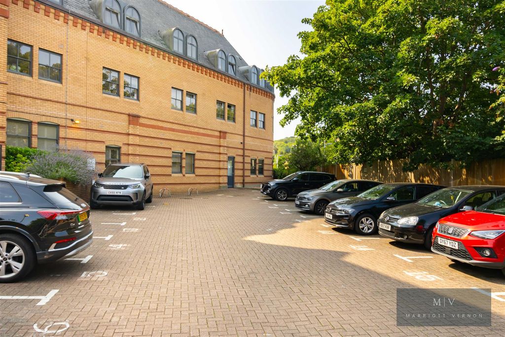 Additional image 7 of 1 bed flat for saleWhyteleafe Hill, Whyteleafe CR3