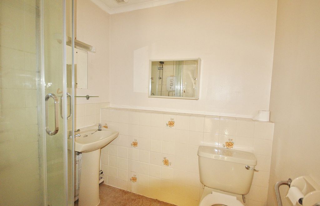 Additional image 8 of 2 bed flat for saleRiverside Gardens, Witney OX28