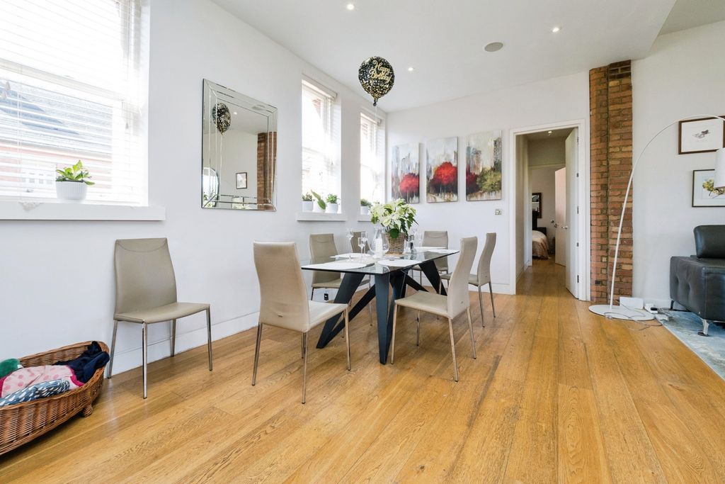 Additional image 9 of 3 bed flat for saleBartholomew House, Richmond Drive, Woodford Green IG8