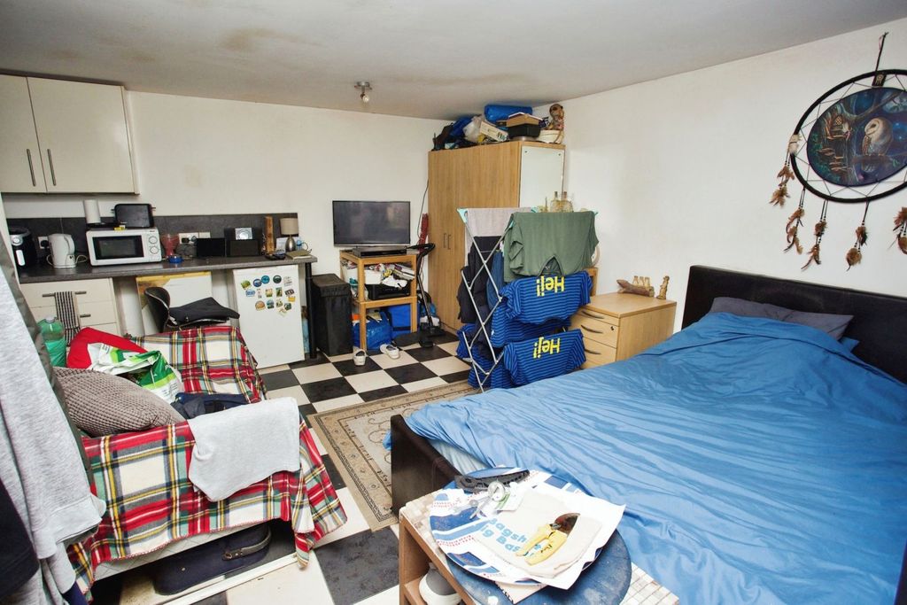 Additional image 11 of 3 bed semi-detached house for saleDefender Walk, Southampton SO19