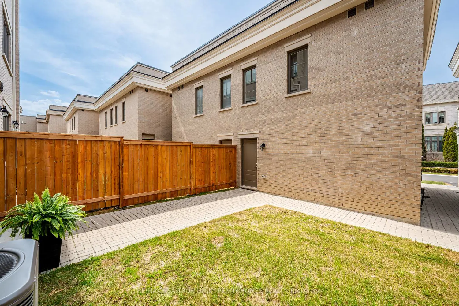 Additional image 14 of 9484 Bayview Avenue