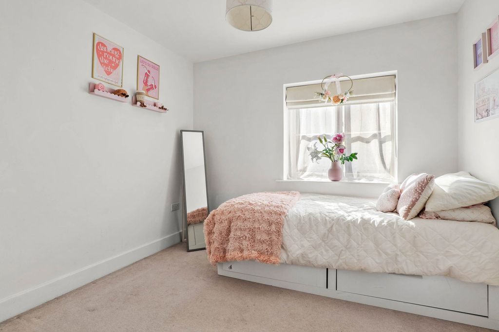 Additional image 5 of 2 bed flat for saleApartment 10, Biscuit Kiln House, Princes Drive, Diglis, Worcester. WR1