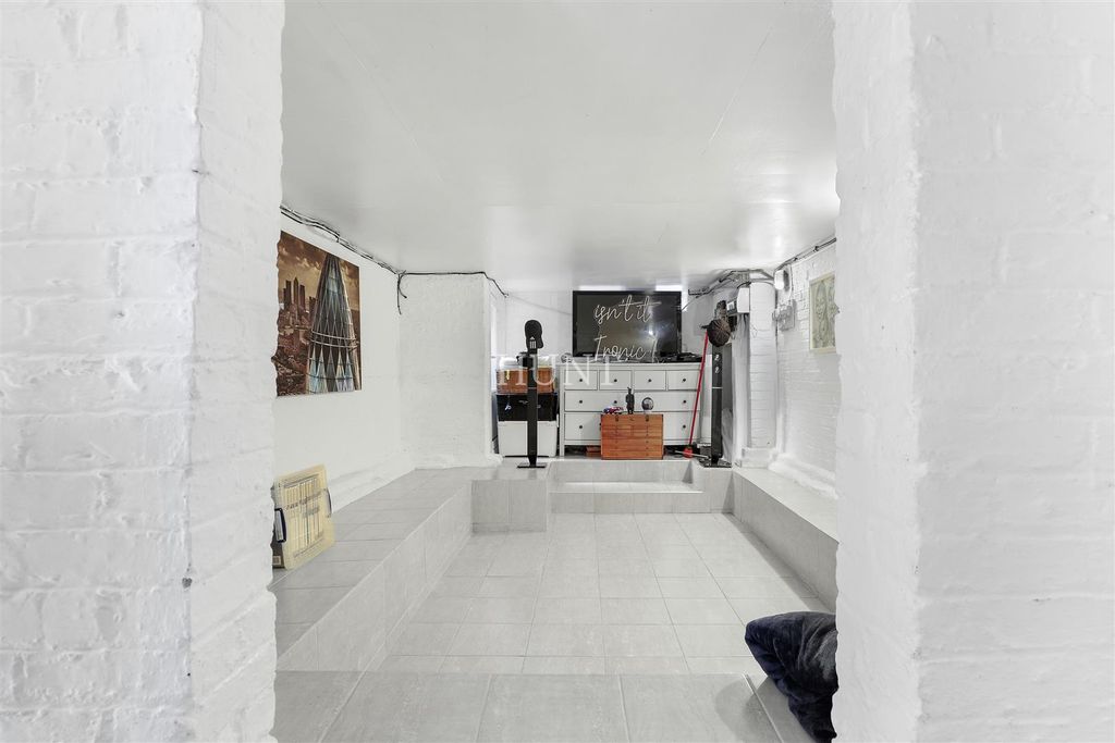Additional image 31 of 5 bed terraced house for saleBroomhill Road, Woodford Green IG8
