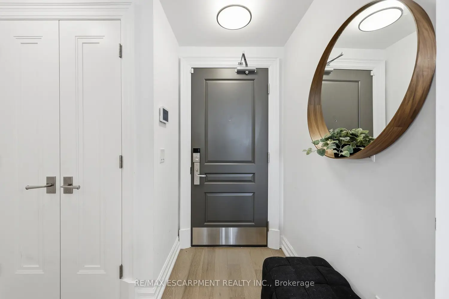 Additional image 3 of 2060 Lakeshore Road 1102