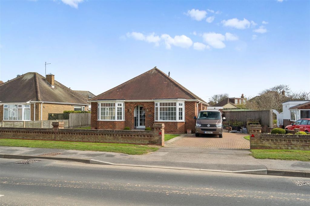 4 bed detached bungalow for saleHollym Road, Withernsea HU19
