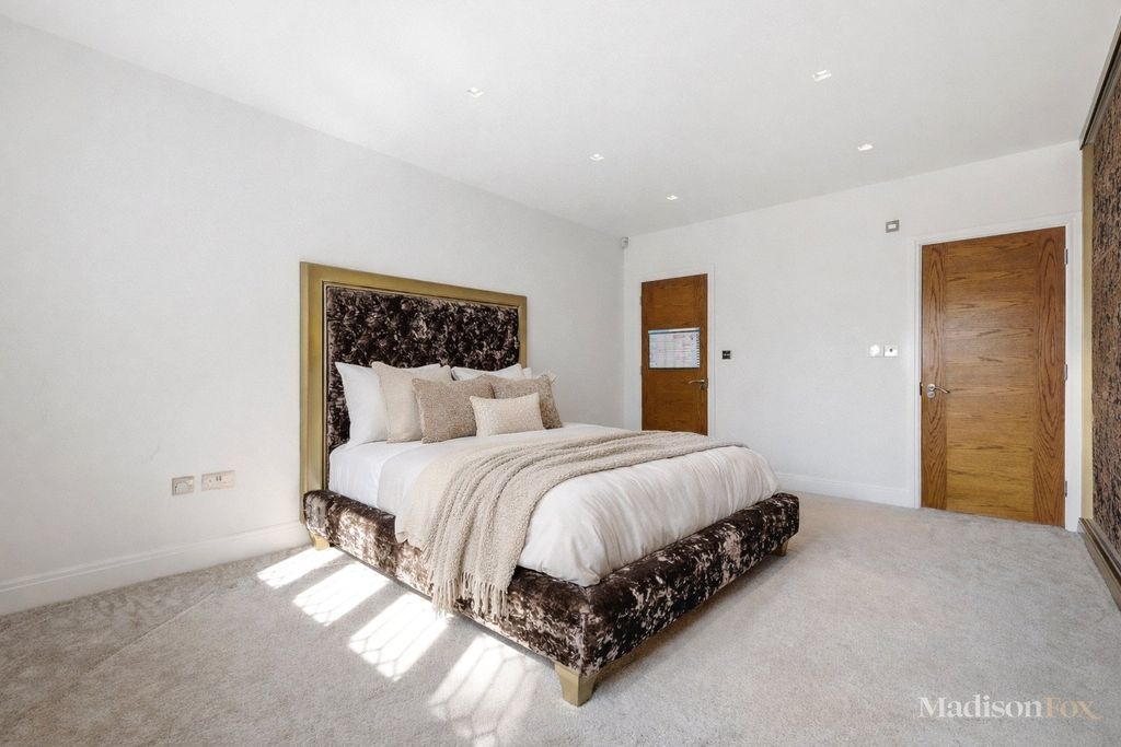 Additional image 21 of 5 bed detached house for saleWoodland Way, Woodford Green IG8