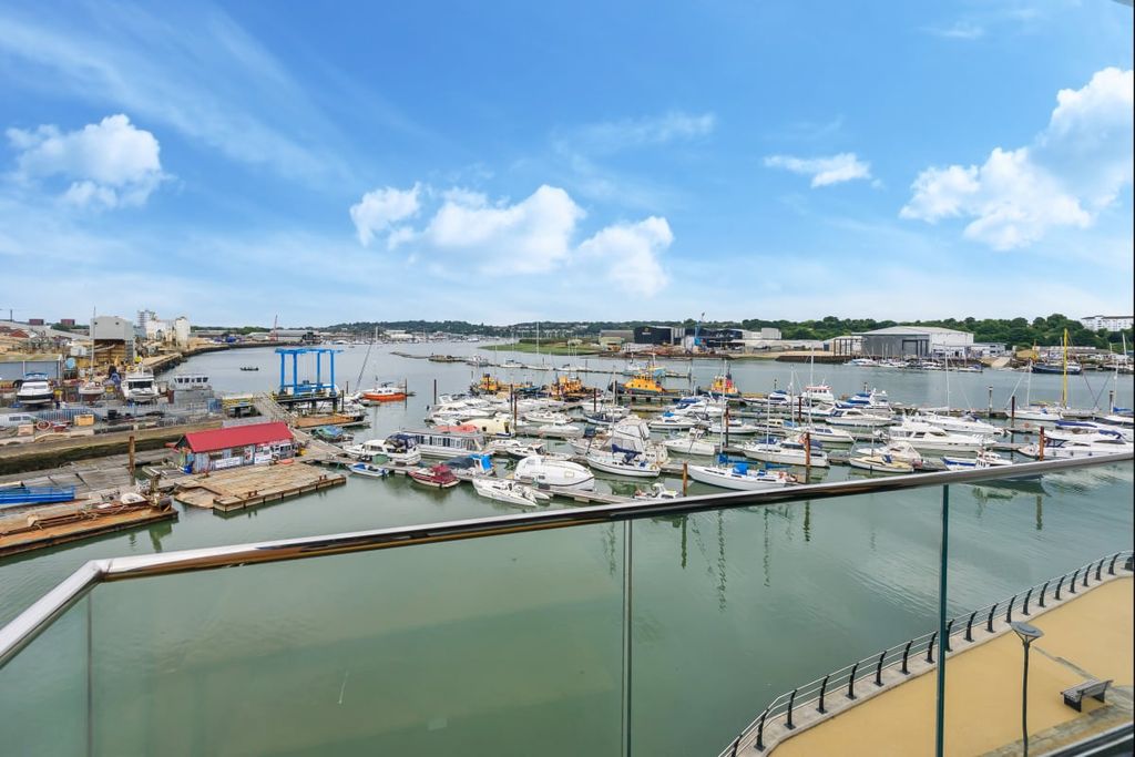 Additional image 2 of 2 bed flat for saleRiverside Quay, Thomas Blake Avenue, Southampton SO14
