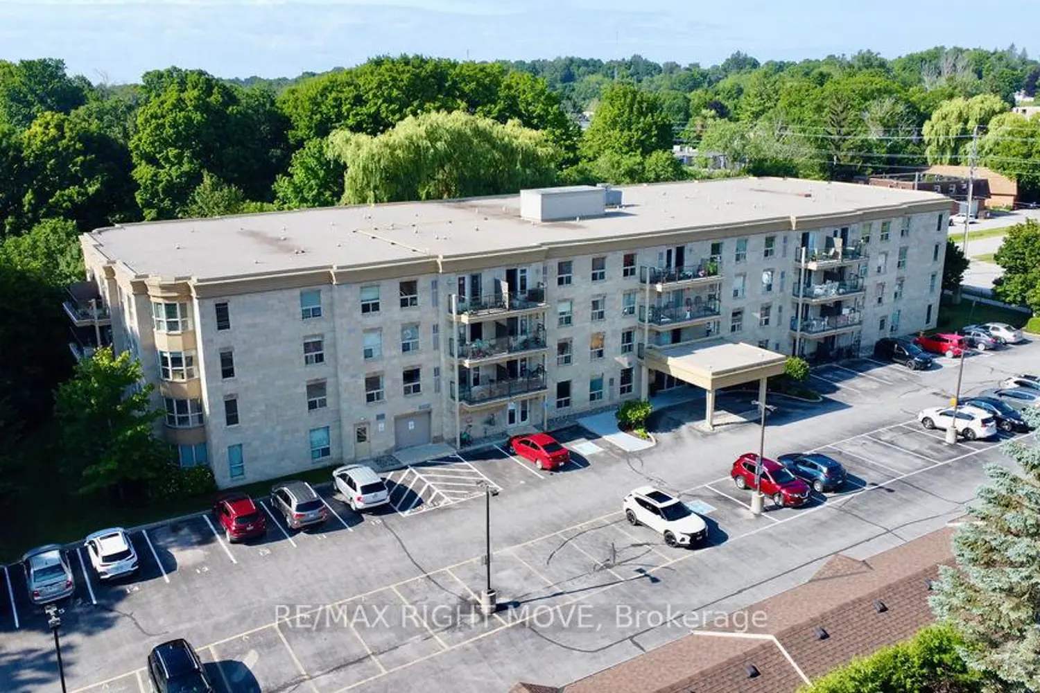 486 Laclie Street 313