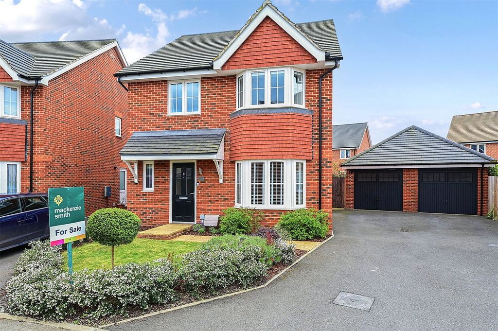 4 bed detached house for saleBunch Grove, Yateley, Hampshire GU46