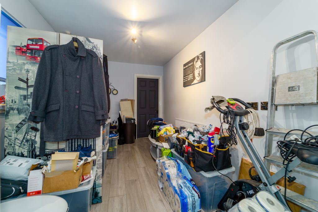 Additional image 19 of 6 bed detached bungalow for saleFeltham Hill Road, Ashford TW15