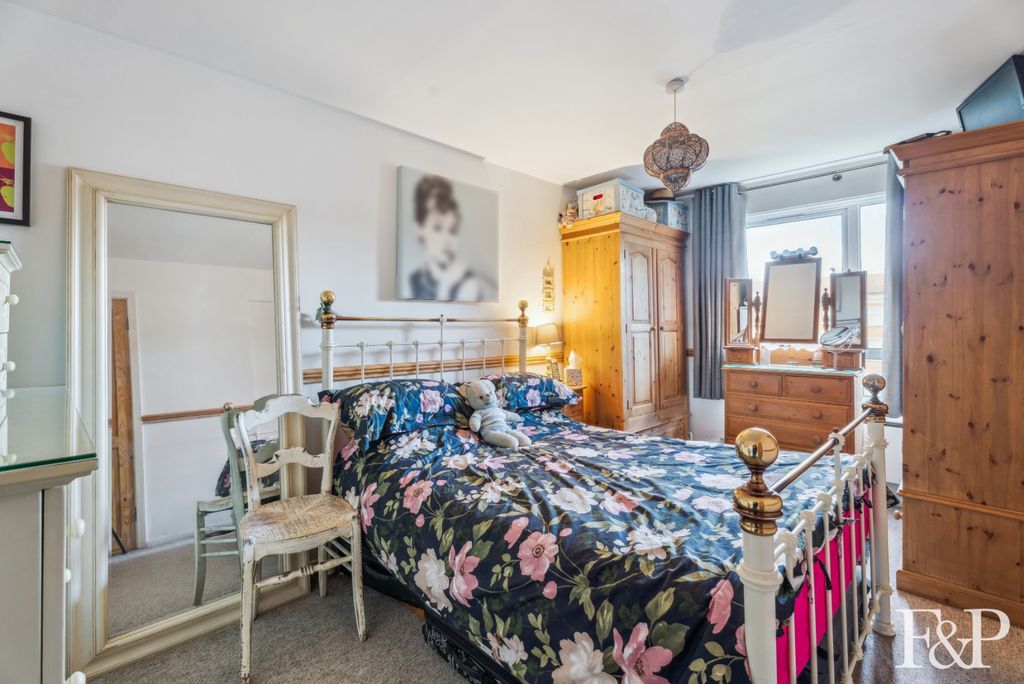 Additional image 9 of 2 bed flat for saleOsborne Road, Windsor SL4