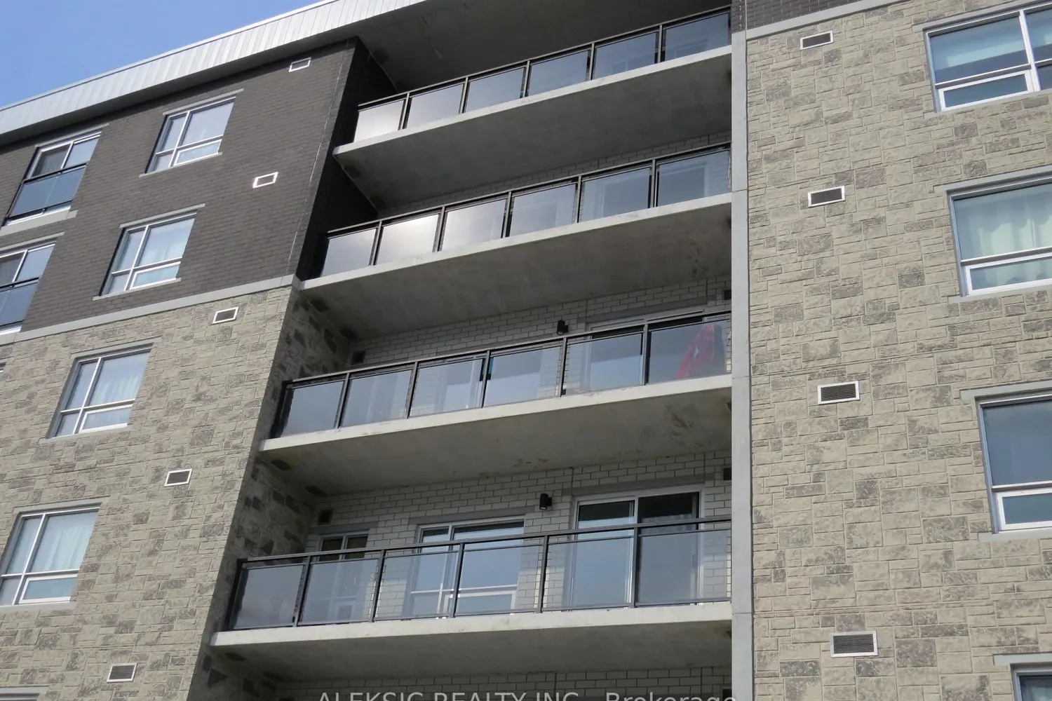 Additional image 3 of 275 Larch Street H404